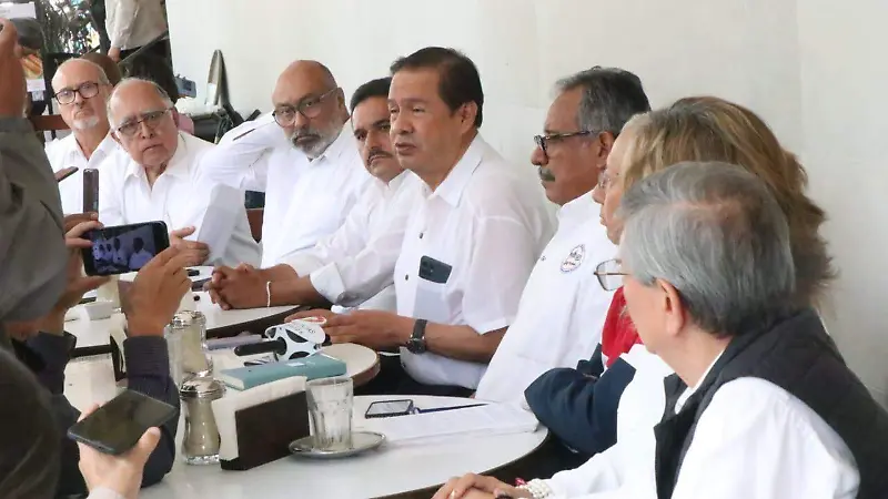 Jubilados de confianza de la CFE y Pemex